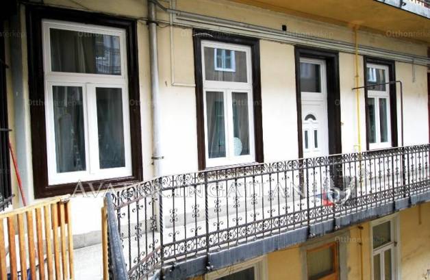 Eladó lakás, Budapest, Palotanegyed, Baross utca, 2+1 szobás