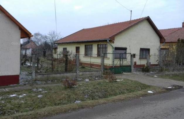 Tiszafüred eladó családi ház a Feszty Árpád utcában
