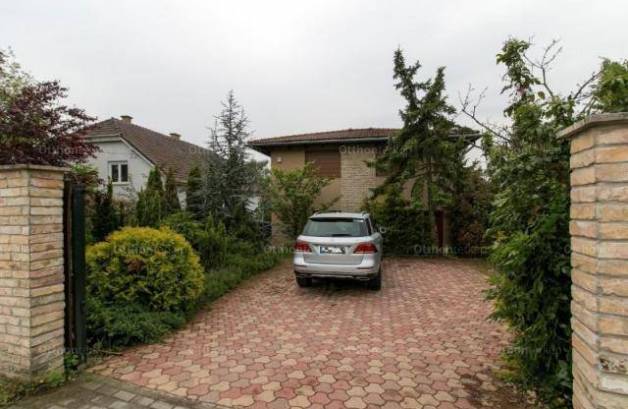 Budapest eladó családi ház Pesthidegkút-Ófalun a Patakhegyi utcában, 421 négyzetméteres