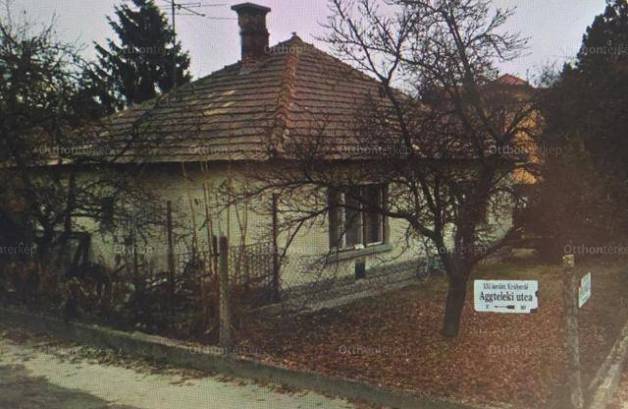 Budapesti eladó családi ház, 2+1 szobás, 100 négyzetméteres