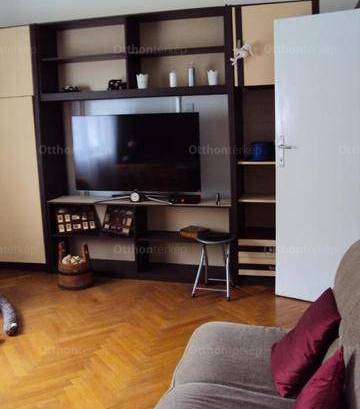 Eladó lakás Pécs a Kőrösi Csoma Sándor utcában, 2+1 szobás