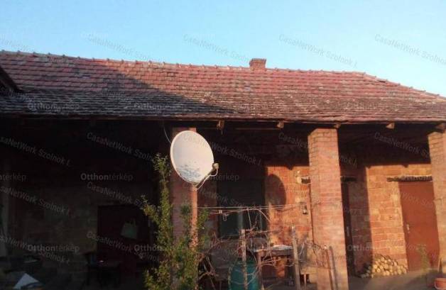 Tiszaföldvári családi ház eladó, 80 négyzetméteres, 3 szobás