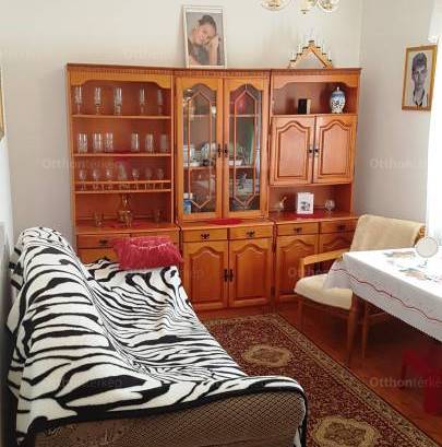 Debreceni családi ház eladó, 220 négyzetméteres, 5 szobás