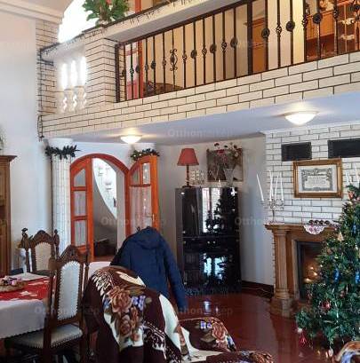 Debreceni családi ház eladó, 220 négyzetméteres, 5 szobás