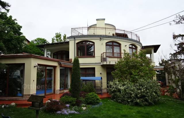 Budapesti családi ház eladó, Kissvábhegyen, Kissvábhegyi út, 8 szobás