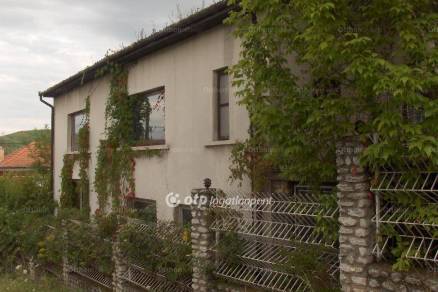 Ózdi családi ház eladó a Révay utcában, 237 négyzetméteres