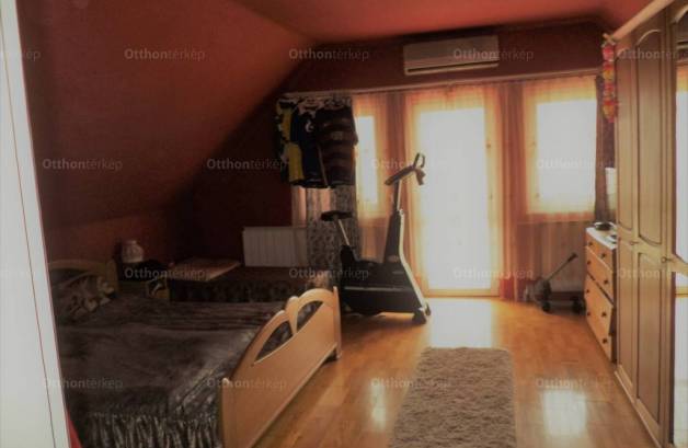 Debreceni családi ház eladó, 140 négyzetméteres, 4+1 szobás