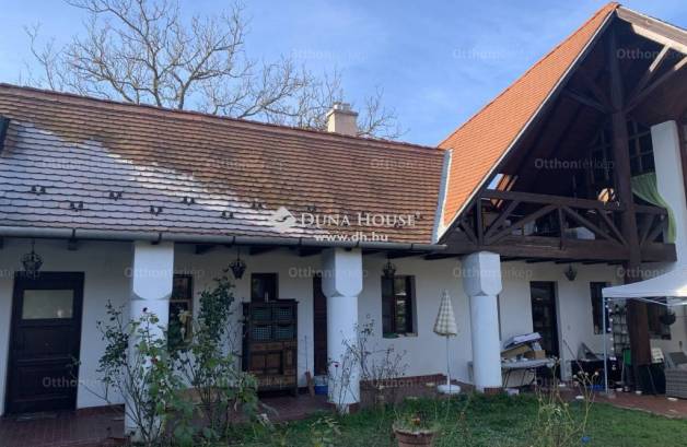 Eladó családi ház Nagykovácsi a Kolozsvár utcában, 11 szobás