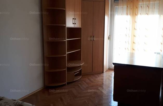 Szegedi lakás kiadó, 126 négyzetméteres, 1+6 szobás