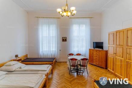 Eladó családi ház, Szeged, 10 szobás