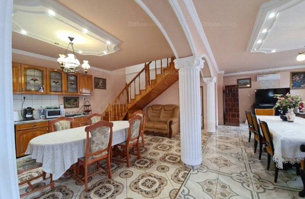 Szegedi családi ház eladó, 130 négyzetméteres, 4 szobás