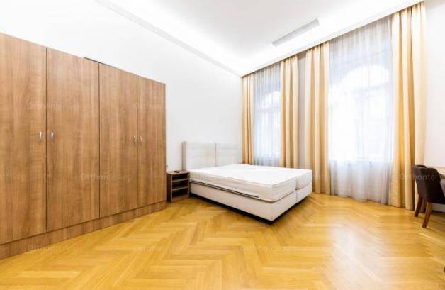 Budapesti kiadó lakás, 5 szobás, 150 négyzetméteres