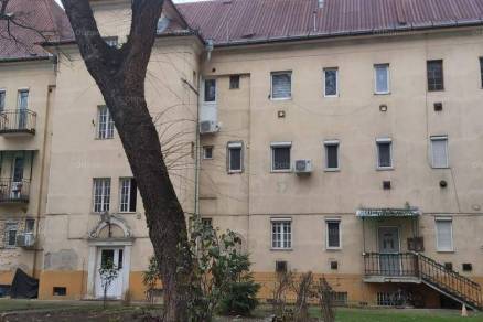 Debreceni lakás eladó, 110 négyzetméteres, 3 szobás