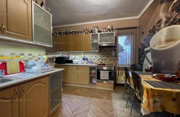 Budapesti családi ház eladó, 88 négyzetméteres, 3 szobás