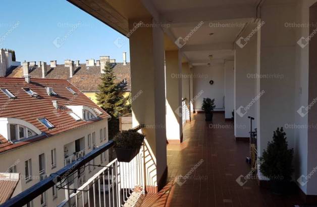 Eladó lakás Győr, 6 szobás