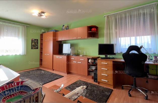 Győri eladó családi ház, 5 szobás, 337 négyzetméteres