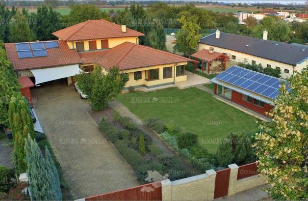 Győri eladó családi ház, 5 szobás, 337 négyzetméteres