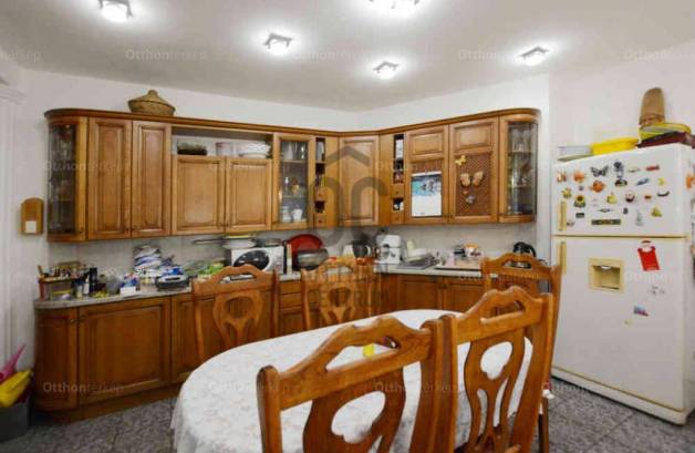 Debrecen 9 szobás családi ház eladó