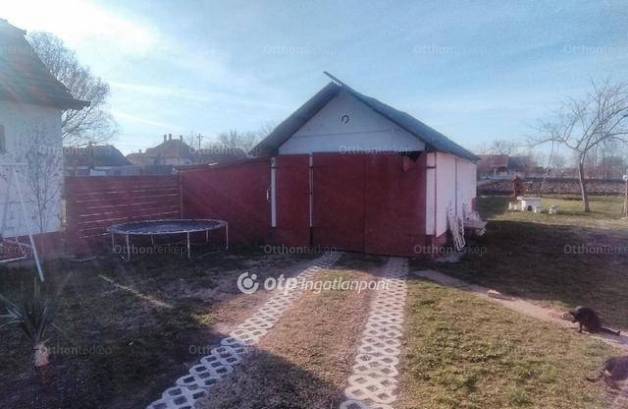 Derecskei családi ház eladó a Csuklya utcában, 76 négyzetméteres
