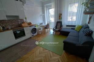 Eladó lakás, Budapest, 2+1 szobás