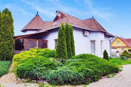 Családi ház eladó Kazincbarcika, 200 négyzetméteres