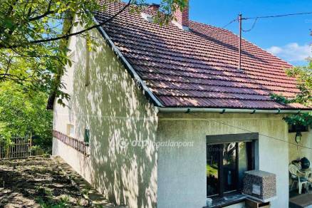 Budapest eladó családi ház Remetekertvárosban a Kassa utcában, 190 négyzetméteres