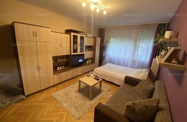 Eladó lakás Pécs, 2+1 szobás