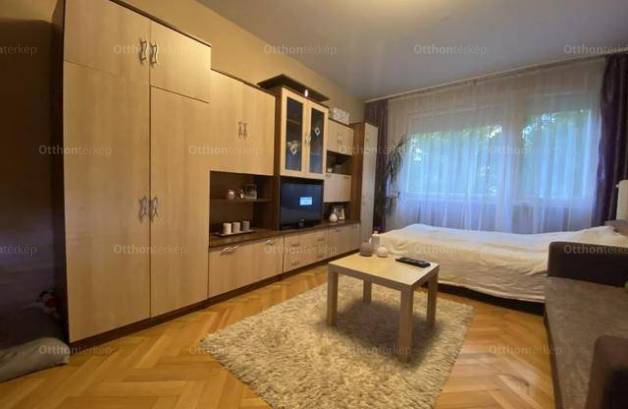 Eladó lakás Pécs, 2+1 szobás
