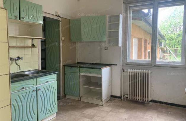 Budapesti eladó családi ház, 2+1 szobás, 70 négyzetméteres
