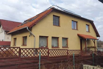 Családi ház eladó Budapest, 200 négyzetméteres