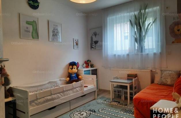 Szegedi lakás eladó, 104 négyzetméteres, 5 szobás