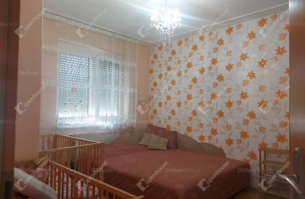 Debreceni eladó családi ház, 5 szobás, 150 négyzetméteres