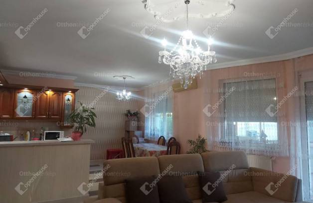 Debreceni eladó családi ház, 5 szobás, 150 négyzetméteres