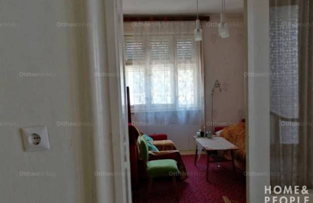 Szegedi eladó családi ház, 3 szobás, 130 négyzetméteres