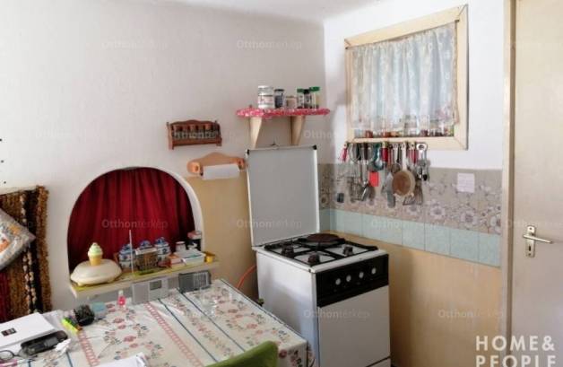 Szegedi eladó családi ház, 3 szobás, 130 négyzetméteres