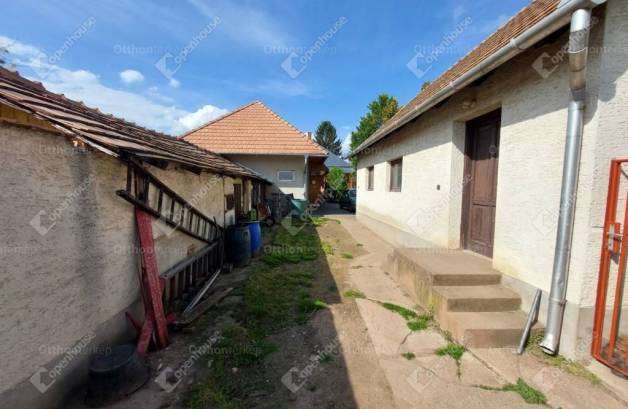 Eladó családi ház Komárom, 4 szobás