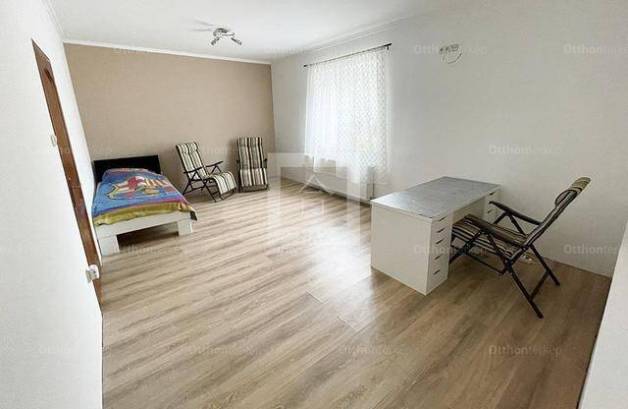 Budaörsi lakás eladó, 122 négyzetméteres, 4 szobás
