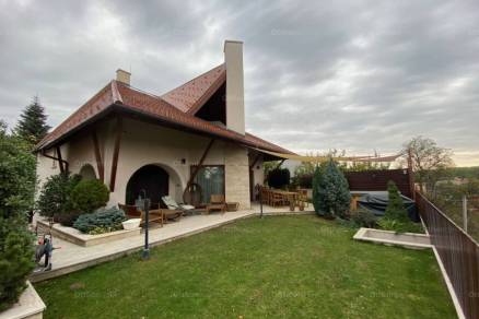 Győri eladó családi ház, 5 szobás, 235 négyzetméteres