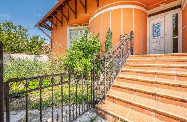 Budapesti családi ház eladó, 390 négyzetméteres, 6+2 szobás
