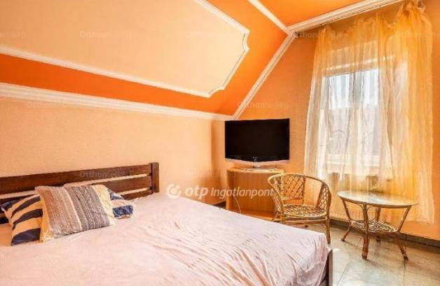 Budapesti családi ház eladó, 390 négyzetméteres, 6+2 szobás