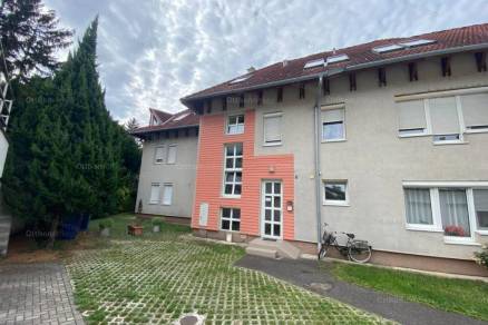 Soproni eladó lakás, 1+2 szobás, 55 négyzetméteres