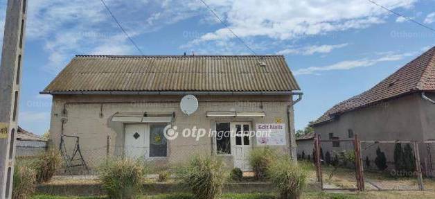 Tiszaföldvár 2 szobás családi ház eladó