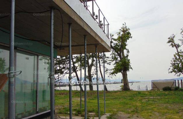 Balatonfenyvesi új építésű nyaraló eladó, 145 négyzetméteres, 3 szobás