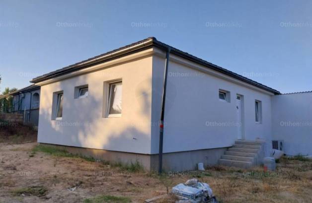 Új Építésű eladó családi ház Tatabánya, 1+3 szobás