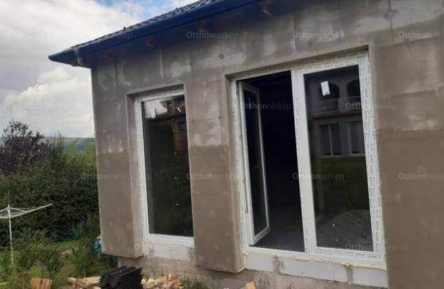 Tatabánya új építésű családi ház eladó, 1+3 szobás