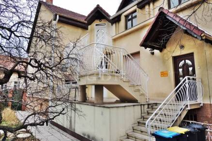 Eladó 9 szobás családi ház Budapest