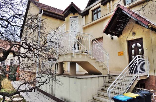 Eladó 9 szobás családi ház Budapest