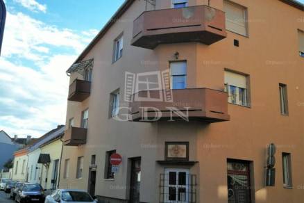 Eladó lakás Pécs a Munkácsy Mihály utcában, 3 szobás