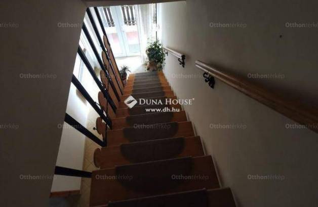 Eladó 6 szobás családi ház Tatabánya a Vadrózsa utcában