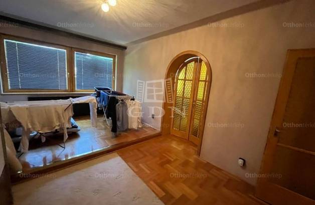 Eladó családi ház Budapest, 4 szobás